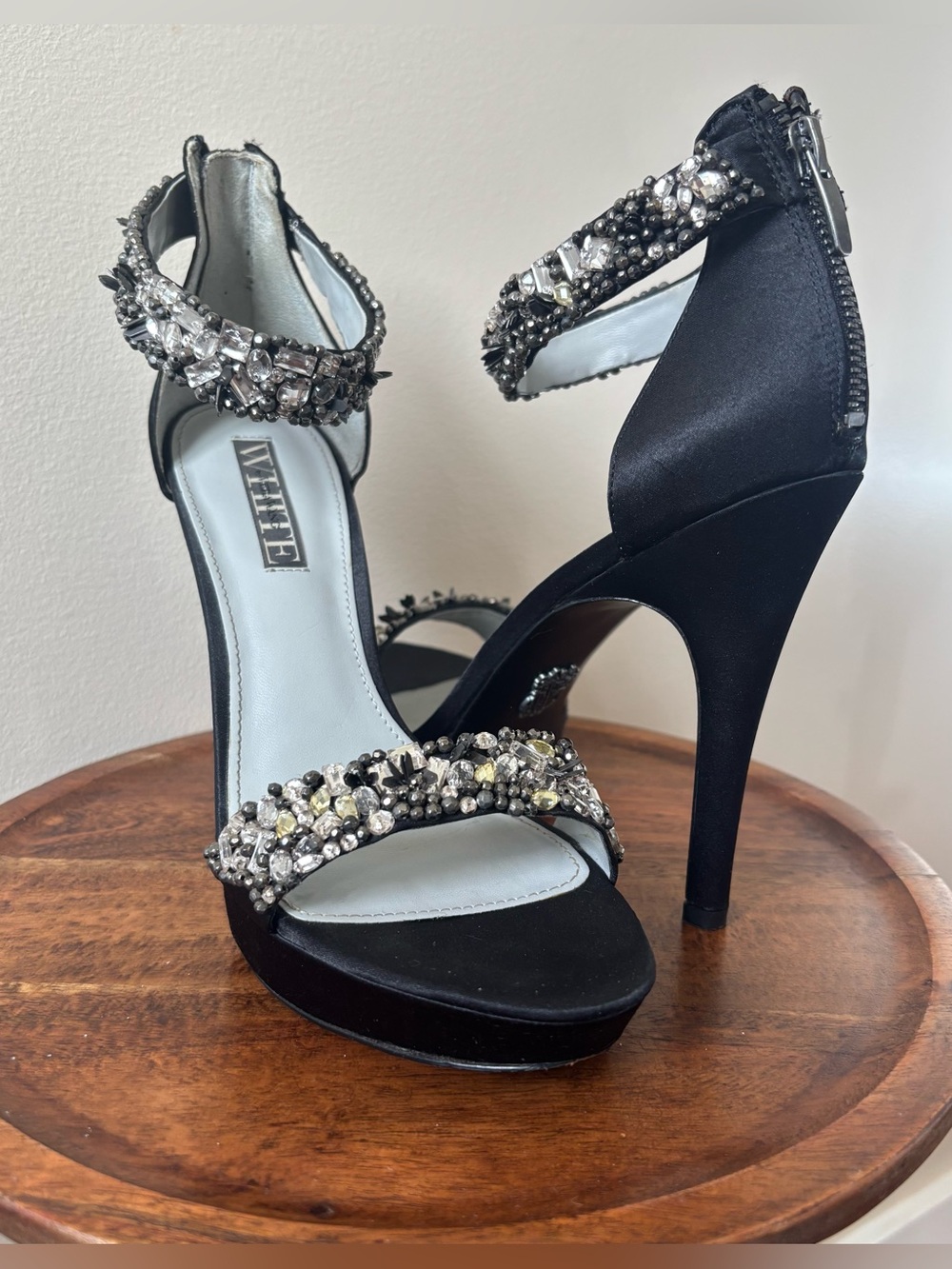 Vera Wang White Sz 9 Ezra Jewelled stiletto
